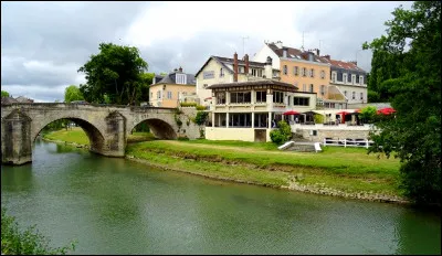Ville du Val-d'Oise, située sur la rive gauche de l'Oise, peuplée de 11 000 habitants :