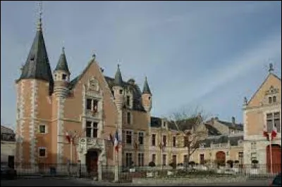 Ville de l'Essonne aux limites de la Beauce, peuplée de 25 000 habitants :