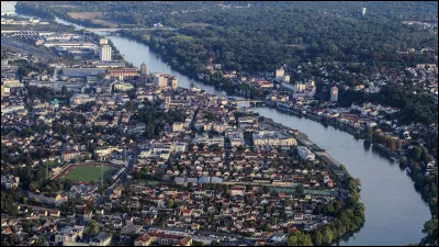 Ville de l'Essonne, située sur la rive gauche de la Seine, peuplée de 50 000 habitants :