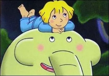 (64, rue du zoo) Comment s'appelle la jeune hrone qui habite au 64, rue du Zoo ?