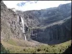 Quelle est la hauteur de la cascade du cirque de Gavarnie ?