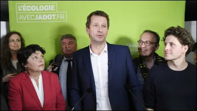 Yannick Jadot, désigné après la primaire de novembre 2016, candidat écologiste pour l'élection de 2017, se retire en février en faveur de ...