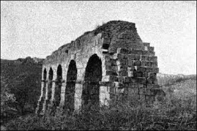 Ville d'Afrique du nord dont Massinissa a fait la capitale du royaume de Numidie ; apr&egrave;s la conqu&ecirc;te par Rome, elle devient la capitale de la province romaine de Numidie.