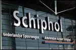 Quand on atterrit  Schipol, dans quel pays se trouve-t-on ?