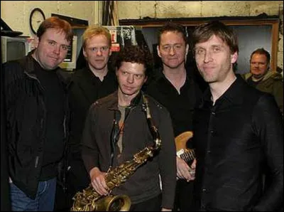 Complétez : 
"Já og eðal..."