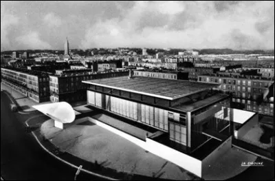 André Malraux décide d'implanter en France 20 maisons de la culture. Quelle sera la première à ouvrir en 1961 ?