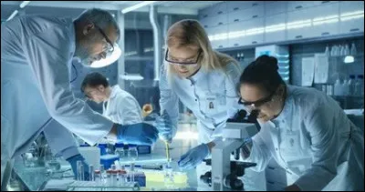 Si au lycée, filles et garçons sont à peu près égaux dans la culture scientifique, le fossé se creuse à luniversité en France. En 2017, les filles nétaient que...