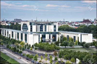 A qui succède-t-elle à ce poste ?