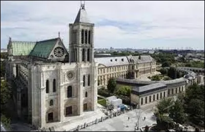 Dans quel d&eacute;partement se trouve la ville de Saint-Denis ?