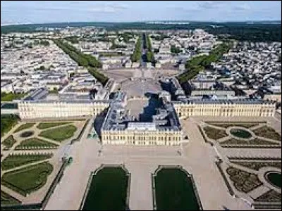 Dans quel d&eacute;partement se trouve la ville de Versailles ?