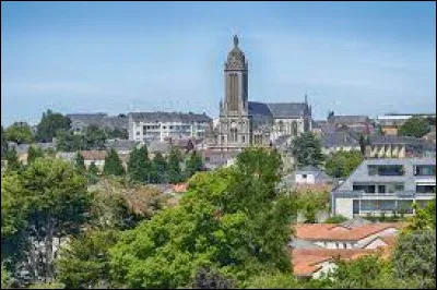 Dans quel département se situe la ville de Cholet ?