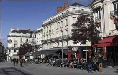 Dans quel département se trouve la ville de Trélazé ?