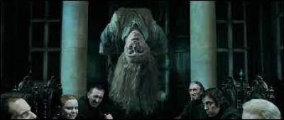 Quelle matière Charity Burbage enseigne-t-elle à Poudlard ?