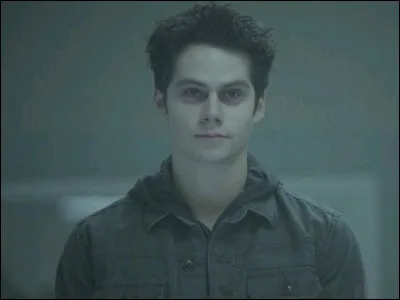 Dans la saison 3B, par qui est possédé Stiles ?