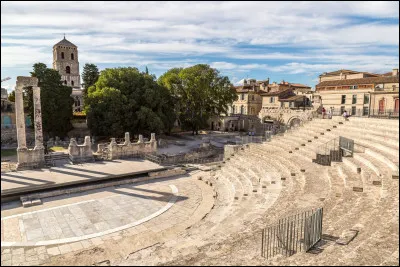 Ce théâtre romain, construit à la fin du Ier siècle av. J.-C., juste après la fondation de la colonie romaine, est à ...