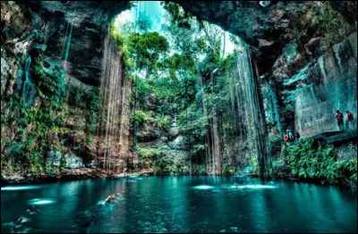 Dans la région du Yucatan, au Mexique il existe des centaines de cenotes, ou puits sacrés. Elles étaient considérées par les Indiens comme sacrées et constituaient leur principale réserve d'eau douce. Mais quel peuple les utilisait ?