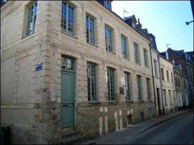 C'est la ville natale de Maximilien Robespierre :