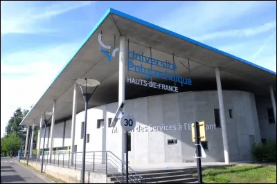 La ville accueille l'université polytechnique des Hauts-de-France créée en 1968, qui compte plus de 10 000 étudiants.