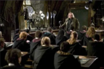 D.C.F.M : 
Lors de la première guerre des sorciers, les Aurors étaient autorisés à utiliser les sortilèges impardonnables.