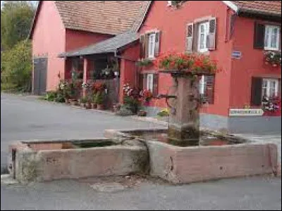 Nous arrivons à présent à Hengwiller. Village du Grand-Est, au sein de la CEA, il se situe dans le département ...