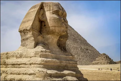 C'est un pays surtout connu pour ses nombreuses pyramides. Le Sphynx de Giseh est une statue extr&ecirc;mement connue, situ&eacute;e devant les grandes pyramides du plateau de Giseh. Quelle est la capitale de ce pays ?