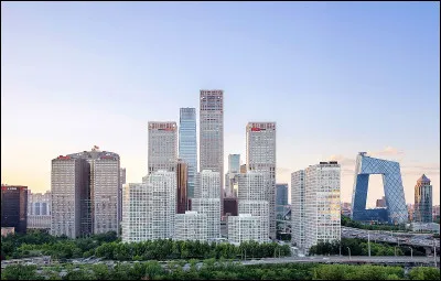 C'est le pays le plus peupl&eacute; du monde. Le palais de la Cit&eacute; interdite et la place Tian'Anmen sont deux monuments c&eacute;l&egrave;bres de ce pays. Connaissez-vous la capitale de ce pays ?