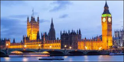 C'est un pays qui rassemble ces quelques monuments tr&egrave;s connus : Big Ben, Le palais de Buckingham et le mur d'Hadrien. Quelle est la capitale du pays dont je vous parle ?