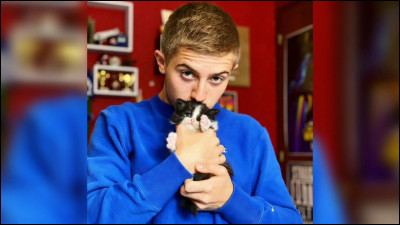 Michou a-t-il un chat en 2021 ? Si oui, donne son nom.