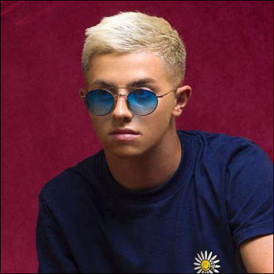 Quel est le nom de son premier album sorti en 2021 ?