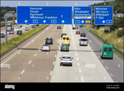 En Allemagne, sur une autoroute, il est interdit de...