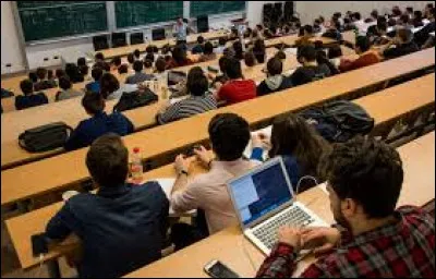 En Chine, on a seulement le droit d'aller à l'université si on est...