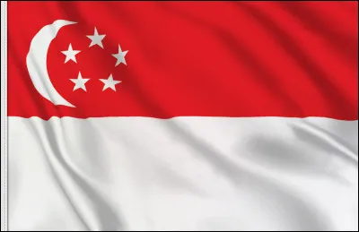 À Singapour, on risque une lourde amende si on ne fait pas quoi après avoir utiliser des toilettes publics ?