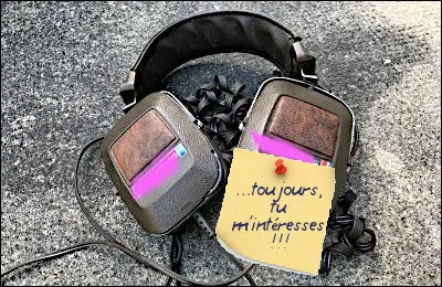 "Non mais, casque tu dis ?"
[Quelle est cette marque ?]