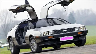 Détours vers le passé > En latin, "ex-æquo" veut dire qu'il y a [...] à la même place.
[Quelle est cette marque ?]