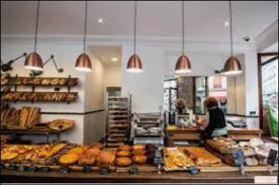Après un cambriolage, chez le boulanger, dans la rue "Burglary". Une suite de mots a été retrouvée sur la vitrine du magasin : "Mercure, la Terre, Mars, Jupiter, Saturne, Uranus et Neptune". Deux cambrioleurs sont alors mis en garde à vue : Ella Volet et Jean Pren-encord.
Qui a commis le cambriolage ?