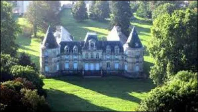 Voici le château de Clémery vu du ciel. Village du Grand-Est, entre Pont-à-Mousson et Nomeny, il se situe dans le département ...