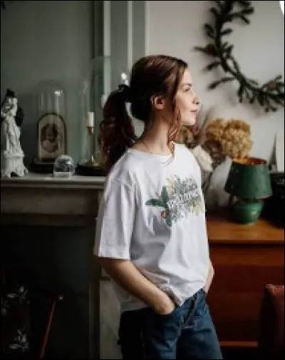 Tu reçois enfin le t-shirt que tu attendais depuis deux semaines. Malheureusement tu le reçois en S, alors que tu fais du XS. Comment réagis-tu ?