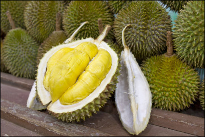 Quelle est la particularité de ce fruit asiatique, le durian ?