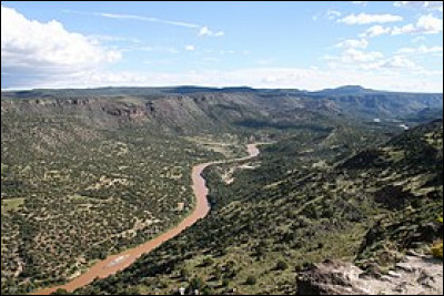 Ce fleuve sert de frontière naturelle entre les États-Unis et le Mexique sur 2 000 kilomètres. C'est le Rio Grande pour les Américains.Quel nom les Mexicains lui donnent-ils ?