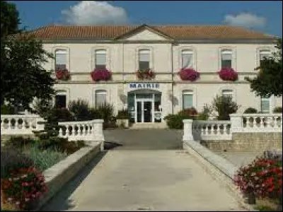 Je vous emmène à présent en Nouvelle-Aquitaine, à Mornac. Ville de l'agglomération Angoumoisine, elle se situe dans le département ...