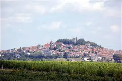 Je vous propose une balade dans le Centre-Val-de-Loire, à Sancerre. Élue "Village préféré des français en 2021", cette commune se situe dans le département numéro ...