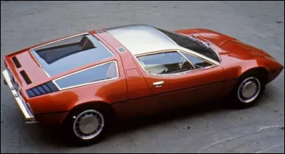 Quelle est cette belle auto italienne ?