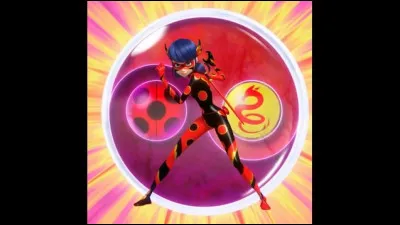 Comment DragonBug fait-il éloigner les guêpe dans ''Queen Wasp'' ?