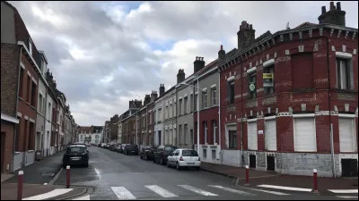 Grande-Synthe, Coudekerque-Branche et Cappelle-la-Grande sont des villes de la banlieue de ...