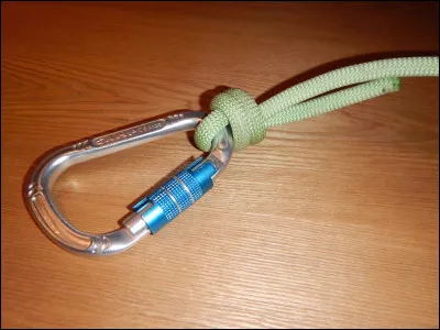 Quel autre nom donne-t-on à la ''vache'' qui sert se sécuriser au relais avec autre chose que la corde avec laquelle on grimpe en escalade ?