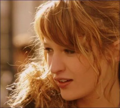 Comment s'appelle le pre de Lola ?