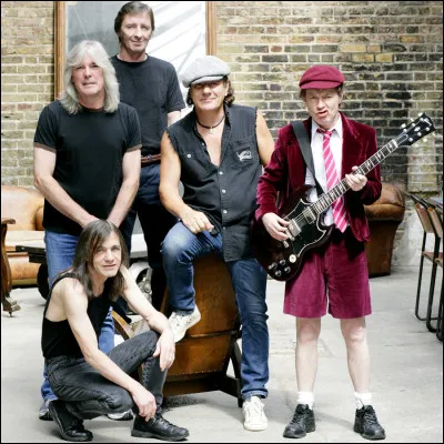 Le groupe AC/DC est :