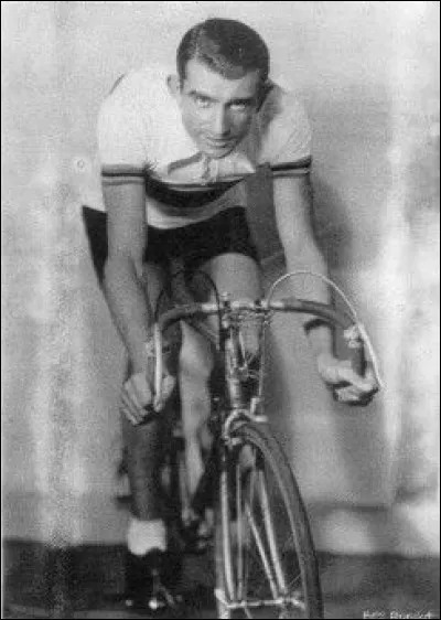 Trois ans plus tard, ce double vainqueur du Tour de France conquiert le titre mondial :