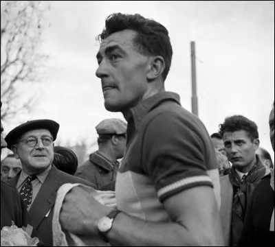Il est champion du monde en 1954, année de sa seconde victoire dans le Tour de France :