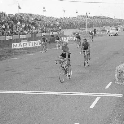 Après avoir terminé à la troisième place les deux années précédentes, il remporte le titre en 1959 :